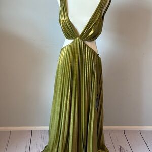 Elegant IEENA FOR MAC DUGGAL Pleated Metallic Cutout Column Gown Size M NWT